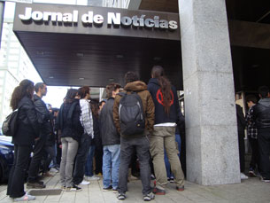 Estudantes da ACE protestaram em frente a vários órgãos de comunicação social Foto: Tânia Monteiro