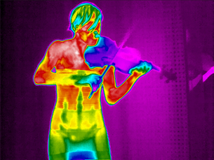 Os movimentos da violinista vão ser captados por uma máquina termográfica que deteta possíveis lesões FOTO: DR