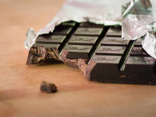 O chocolate negro pode prevenir doenças inflamatórias do intestino ou o cancro do cólon Foto: Laurence Vagner/Flickr