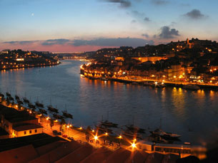 A "pitoresca cidade costeira do Porto" é uma das razões que leva o Huffington Post a distinguir o Douro Foto: Peter/Flickr