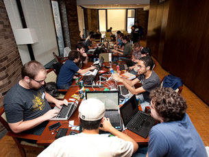O Startup Pirates @ Porto decorre de 1 a 8 de fevereiro de 2014 Foto: hackNY/Flickr
