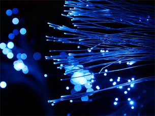 Mais qualidade nas comunicações por um menor preço é a grande vantagem da fibra óptica Foto: Flickr