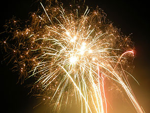 O tradicional fogo de artifício não vai faltar na festa de passagem de ano que, agora, terá programação reforçada Foto: Verpletterend/Flickr