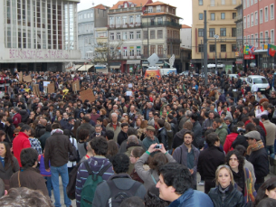A manifestação vai decorrer na Praça da Batalha pelas 15 horas Foto: Teresa Castro Viana / Arquivo JPN