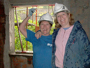 Duas voluntárias do programa Global Village Daniela Espírito Santo