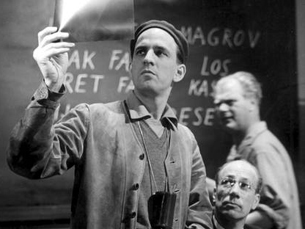 Ingmar Bergman durante as filmagens de "Morangos Silvestres" Foto: DR