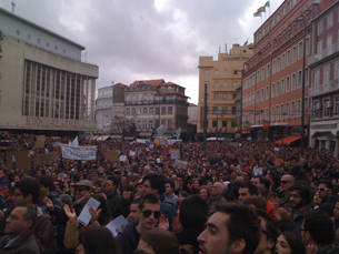 No Porto, a manifestação partiu da Praça da Batalha Foto: Jéssica Sá
