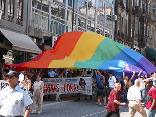 Primeira marcha LGBT do Porto reuniu 300 pessoas Foto: Panteras Rosa