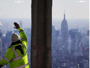 Ainda em construção, a torre One Trade Center só será aberta ao público em 2015 Foto: DR
