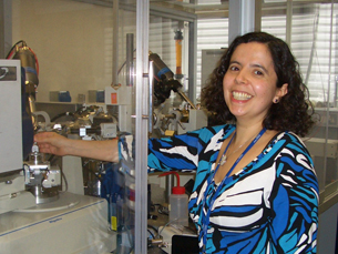 Paula Salgado estudou Bioquímica na UP e  vive e trabalha no Reino Unido desde 2001 Foto: DR