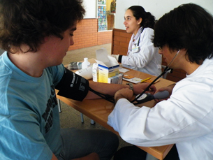 A missão dos 25 estudantes da FMUP é sensibilizar a população para vários problemas de saúde Foto: Melanie Antunes/Arquivo JPN