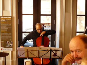 O café Progresso foi um dos locais escolhidos para os recitais de violoncelo Foto: Daniela Teixeira
