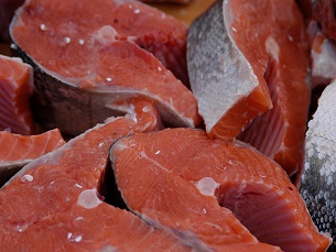 O salmão é um dos peixes com níveis de ómega 3 mais elevados Foto: Andrea Pokrzywinski/Flickr