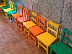 O "Stories of Chairs" incentiva à criatividade de quem queira participar Foto: DR