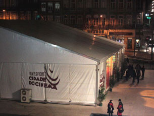 Este ano a Praça D. João I não vai ter a tenda "Cidade do Cinema" Foto: Arquivo JPN