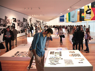 A exposição, composta por obras de 30 criadores da cidade, pode ser visitada até 11 de janeiro do próximo ano Foto: DR/CM Porto