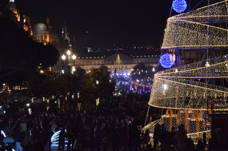 Porto: Azul e dourado, o Natal chegou aos Aliados