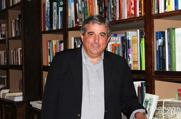 José Manuel Lello é bisneto de um dos fundadores da livraria que mais dá que falar no Porto