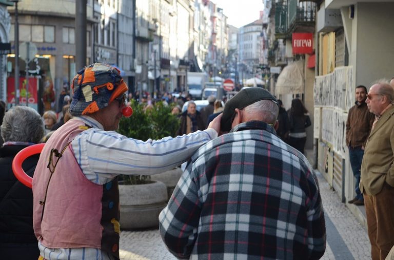 A autarquia está atenta à questão do excesso de artistas na rua de Santa Catarina