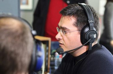 Pedro Portela faz rádio há trinta anos. Colabora desde o arranque da Rádio Universitária do Minho