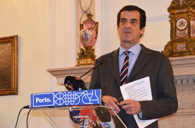 O presidente da Câmara do Porto chamou os jornalistas aos Paços do Concelho para falar da TAP