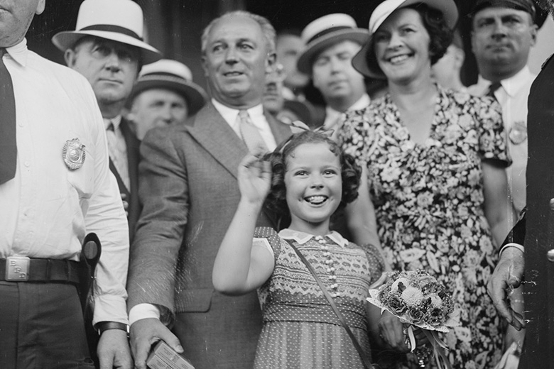 Aos seis anos, Shirley Temple foi a atriz mais nova de sempre a receber um Óscar Juvenil. O prémio foi atribuído por ter feito nove filmes em 1934