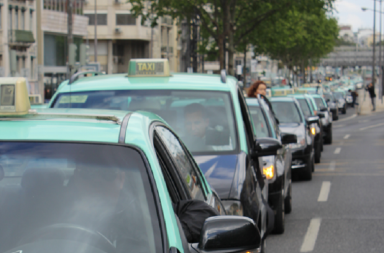 Esta semana, a classe dos taxistas protesta contra a "ilegalidade" da atividade da Uber em Portugal