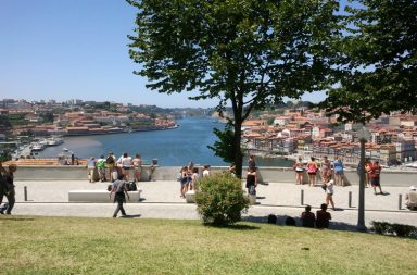 O Douro é a paisagem que o mercado "Morro de Amores" vai ter como pano de fundo na segunda-feira