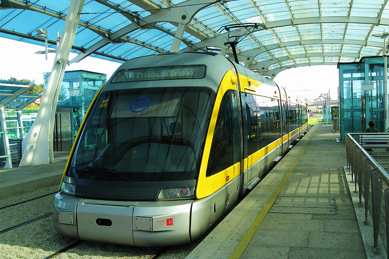 O Metro do Porto e a CP vão reforçar os serviços na semana da Queima das Fitas