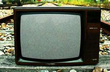 O estudo demonstra que 99% dos inquiridos vê televisão pelo menos uma vez por semana