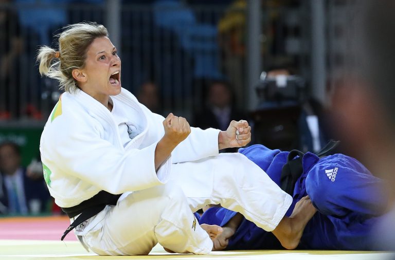Telma Monteiro festeja a sua primeira medalha olímpica.
