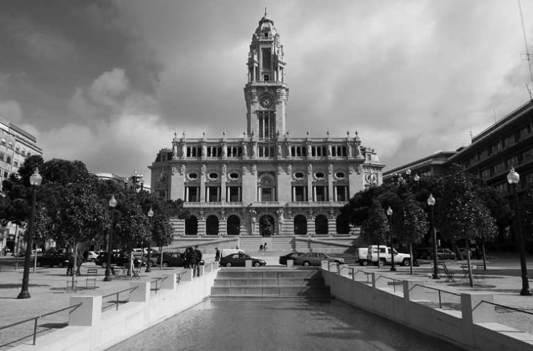 A CM Porto deve decretar três dias de luto municipal.