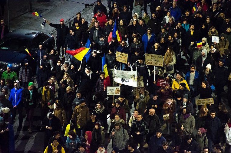 Na Roménia, mais de meio milhão de pessoas protestaram contra a corrupção.