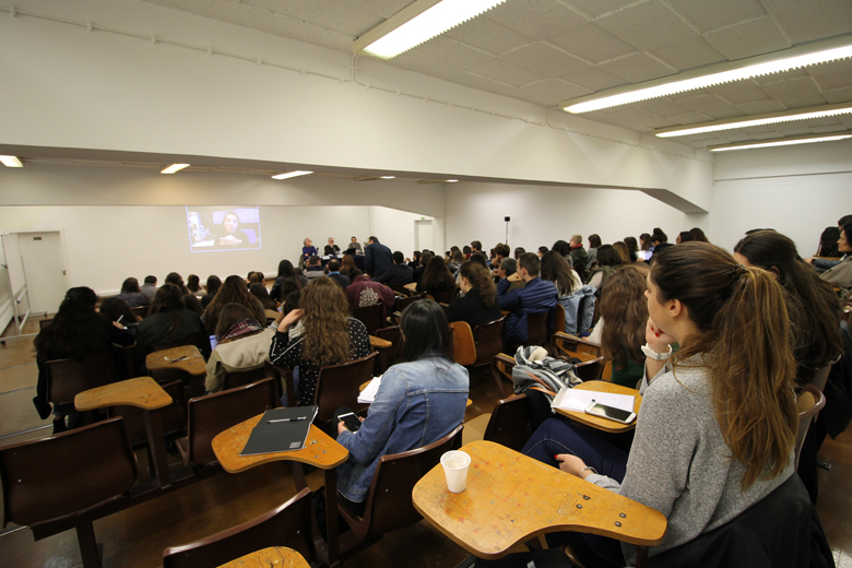 A tertúlia "A Rádio és Tu!" juntou professores, alunos e investigadores na audiência.