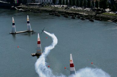 Circuito no rio Douro Red Bull Air Race