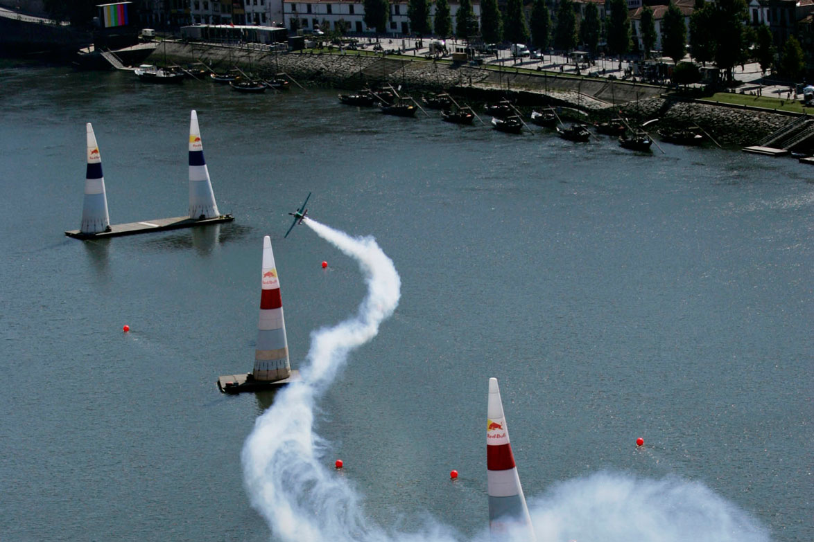 Circuito no rio Douro Red Bull Air Race