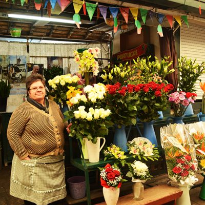 Rosa Silva, 59 anos. Comerciante de flores no mercado do bolhão há cerca de 40 anos. Foto: Beatriz Carneiro