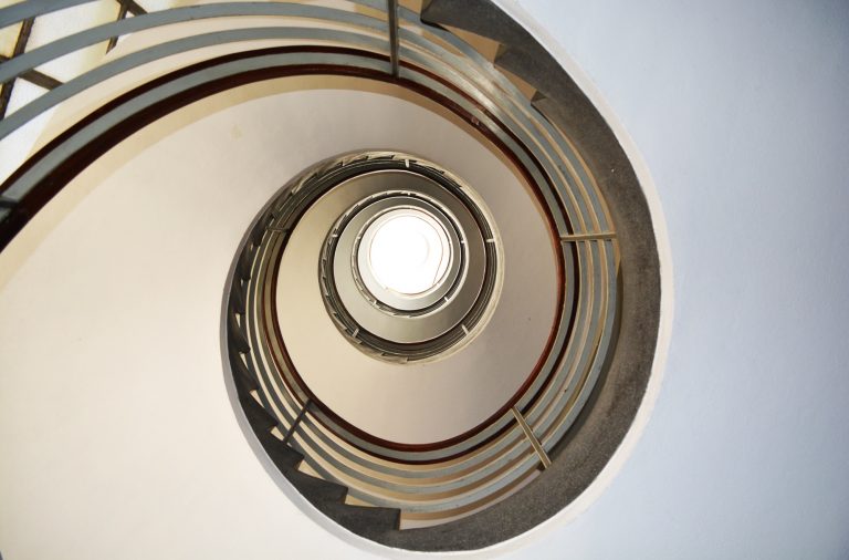 A escadaria interior é um dos elementos mais bonitos do Bloco da Carvalhosa.