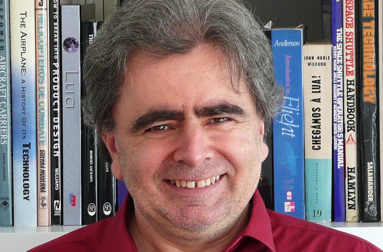Paulo Gil é professor o Instituto Superior Técnico, em Lisboa.