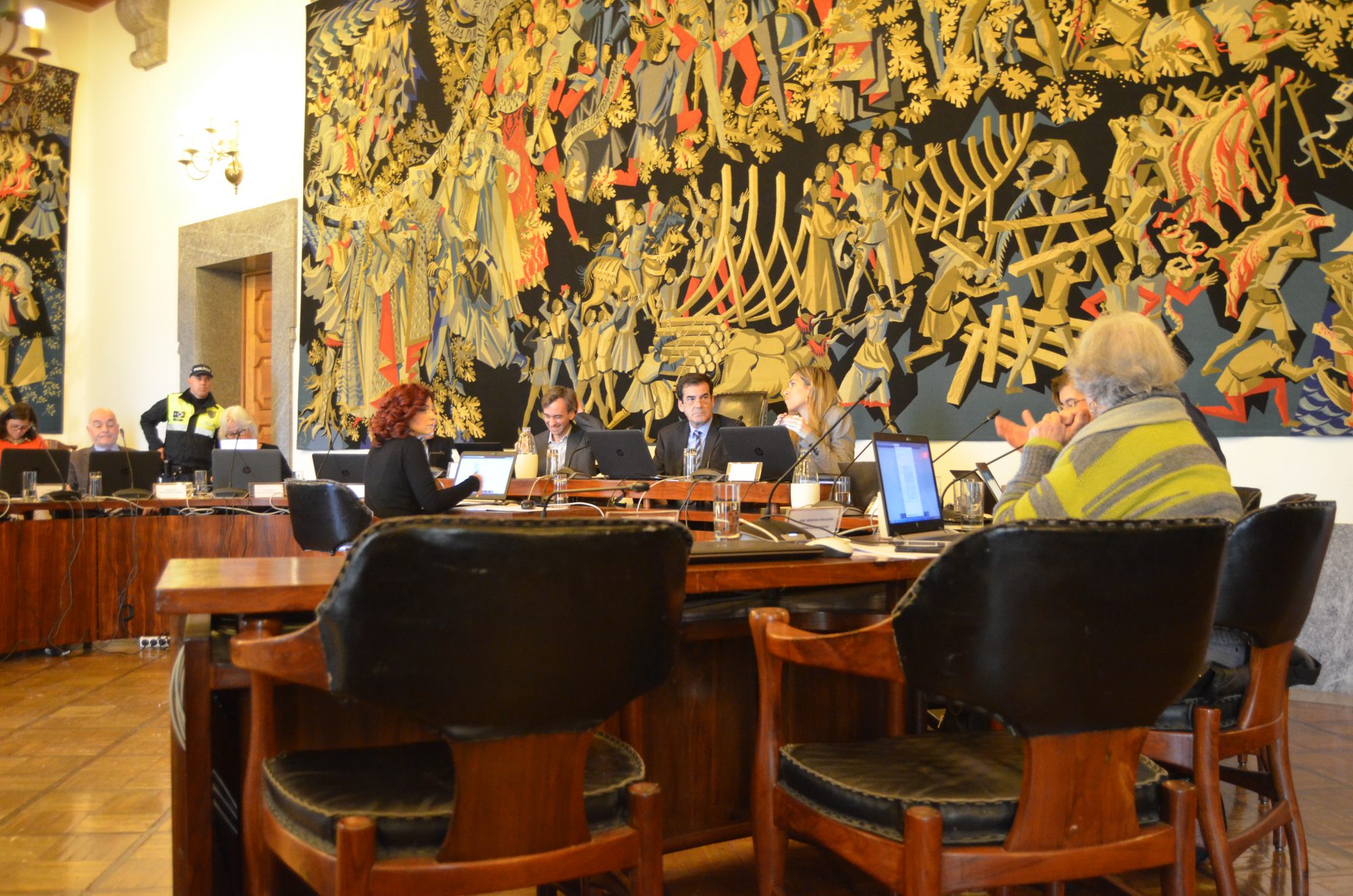 O apoio à Cultura dado pela DGArtes, a contratação de reboques e o reforço das verbas para o "Porto Solidário" foram temas debatidos na reunião de Câmara desta quarta-feira.