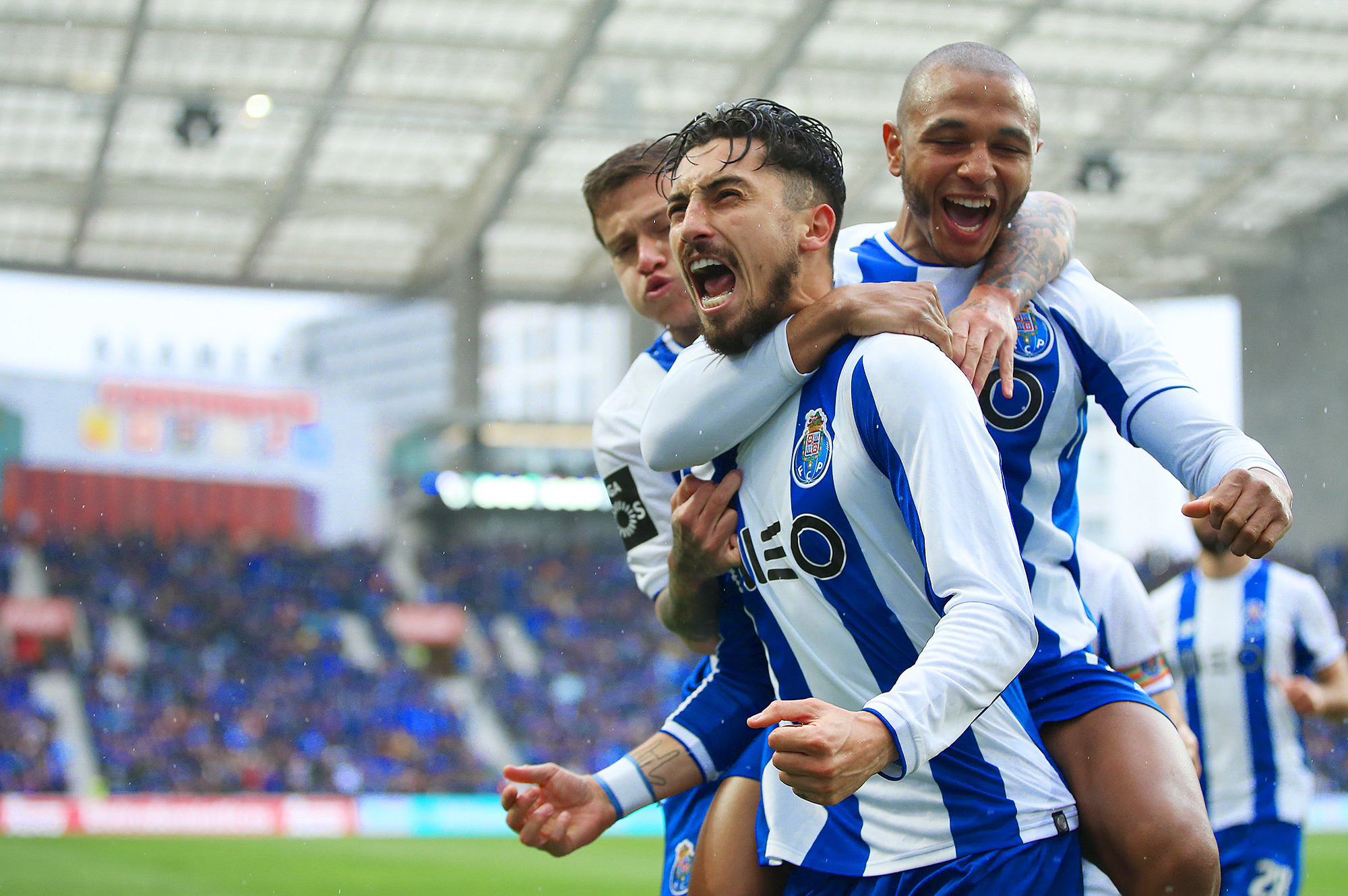 FC Porto mantém-se na luta pela liderança do campeonato a uma semana do clássico.