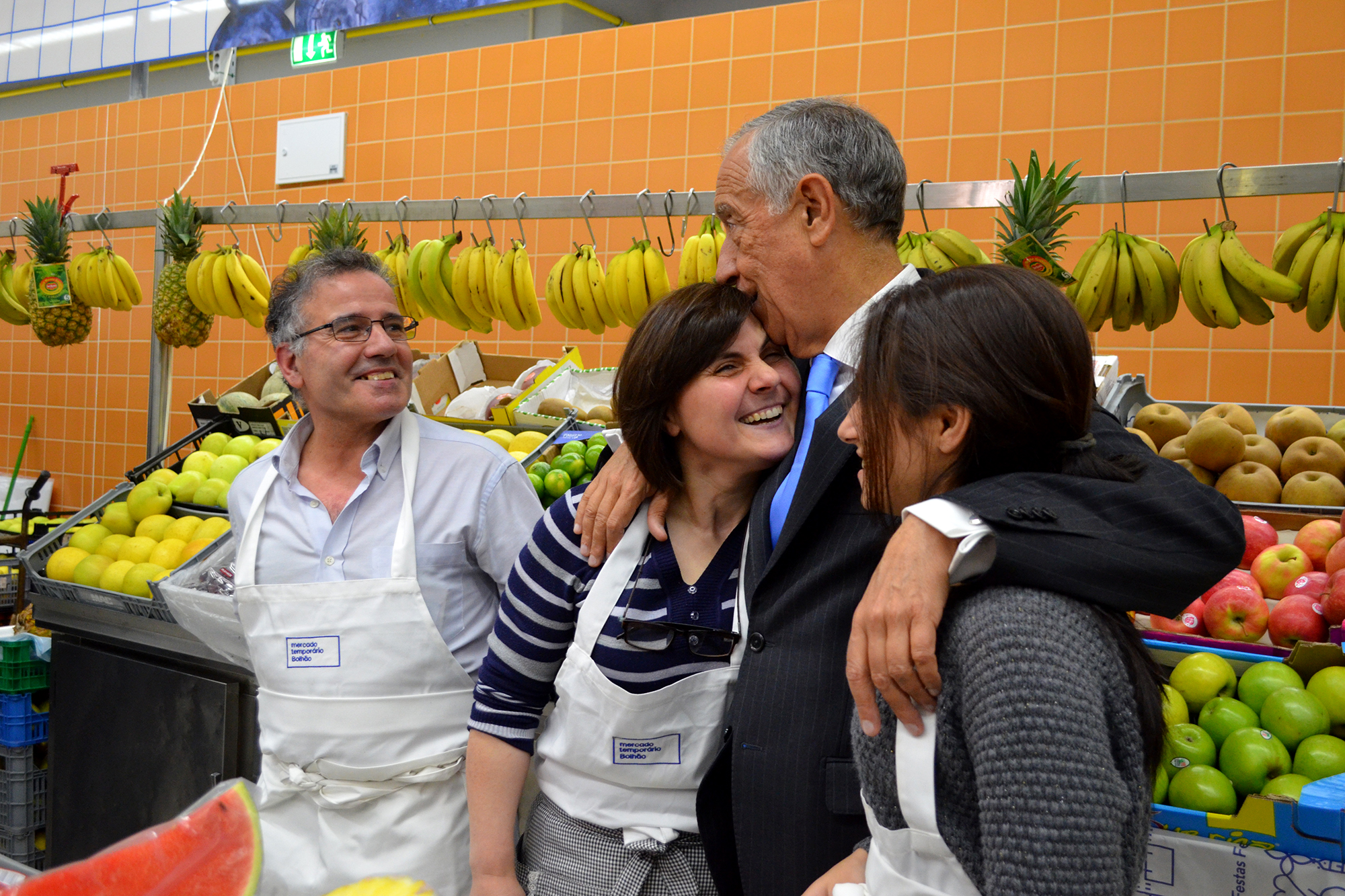 Marcelo Rebelo de Sousa visitou todas as bancas do mercado temporário.