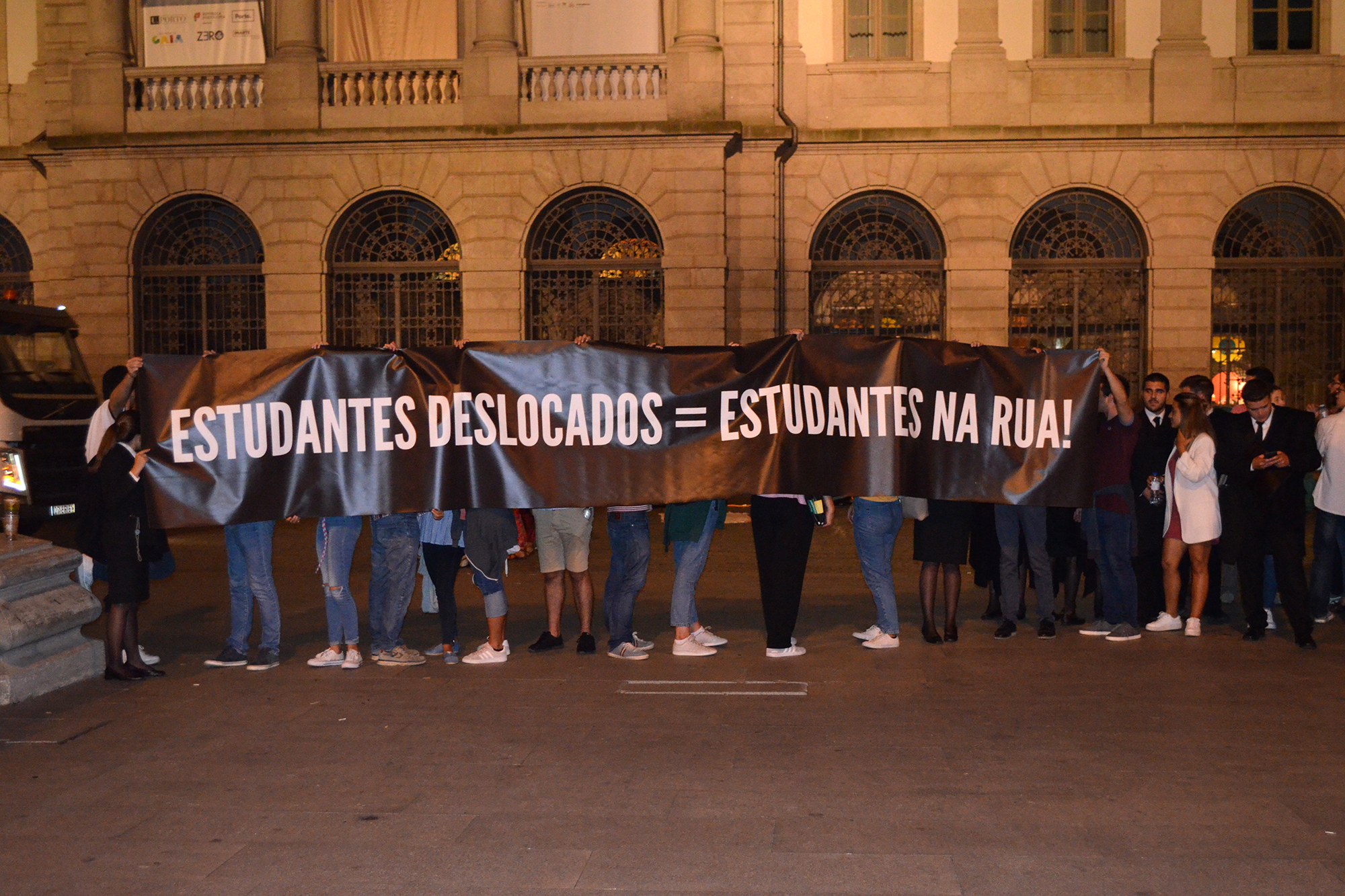 Protesto decorreu em frente à Reitoria da Universidade do Porto.