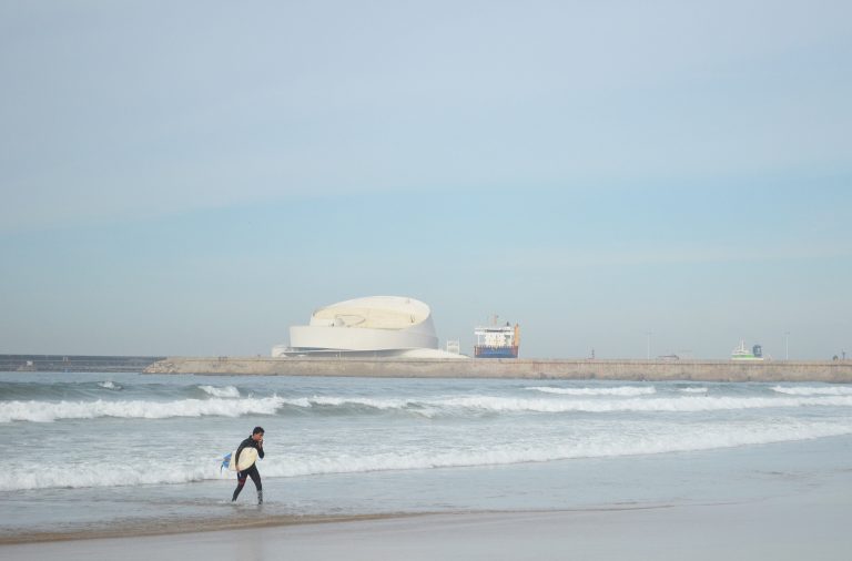 Obras de prolongamento do quebra-mar de Leixões podem vir a afetar a prática de surf.