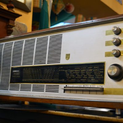 Rádios antigos no Sótão da Tia Becas.