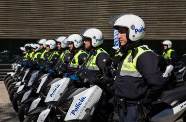 A frota de veículos da Polícia Municipal do Porto (PM) foi equipada com 17 novas motas esta quinta-feira.