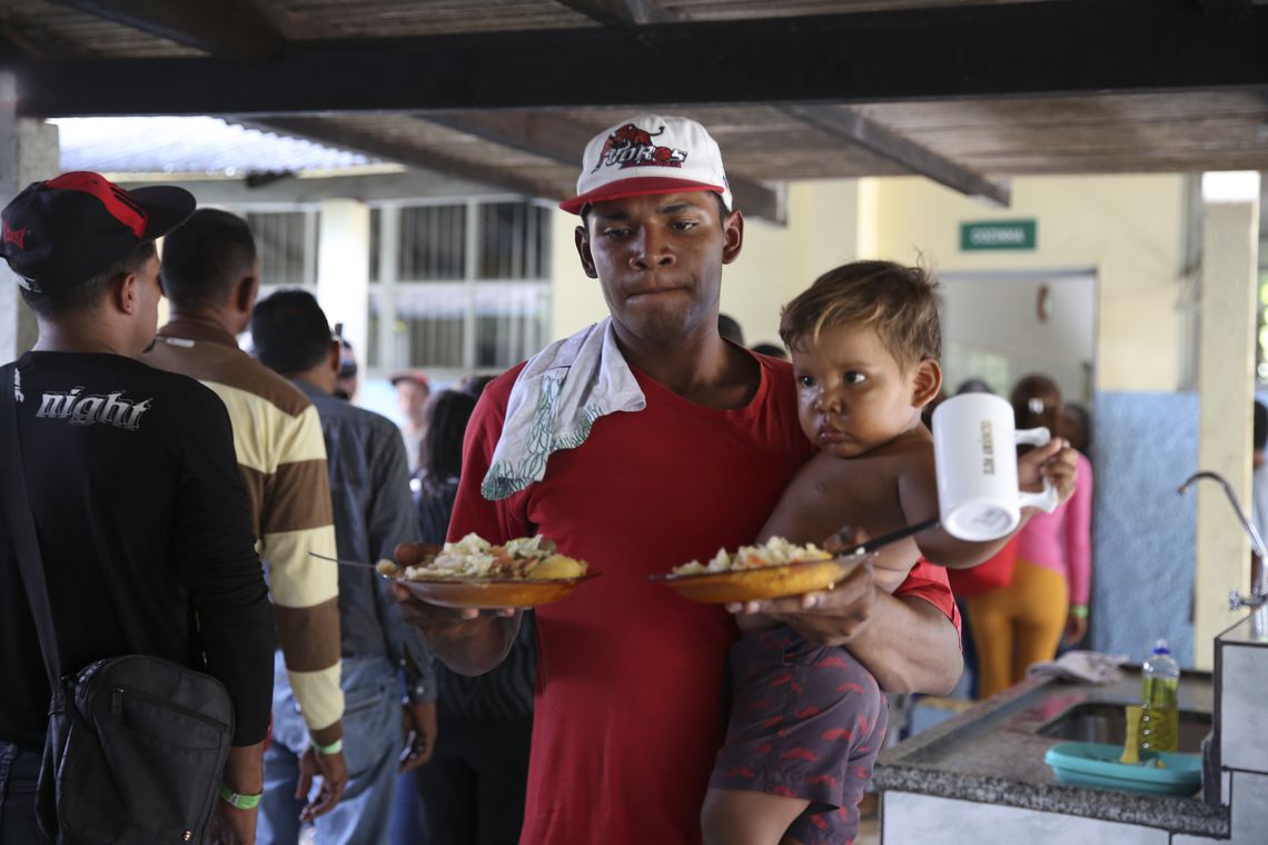 Venezuelanos procuram abrigo nos paízes vizinhos.