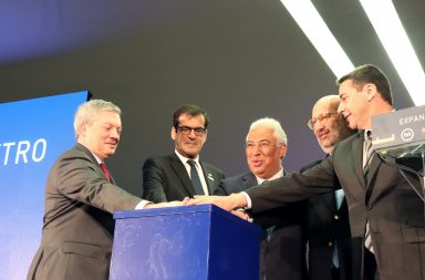 A abertura do concurso público para a Linha Rosa foi feita na estação 24 de Agosto. O concurso da Linha Amarela foi aberto em Santo Ovídio.