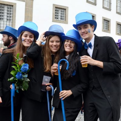 Milhares de estudantes desfilaram esta terça-feira pelas ruas da Baixa do Porto.