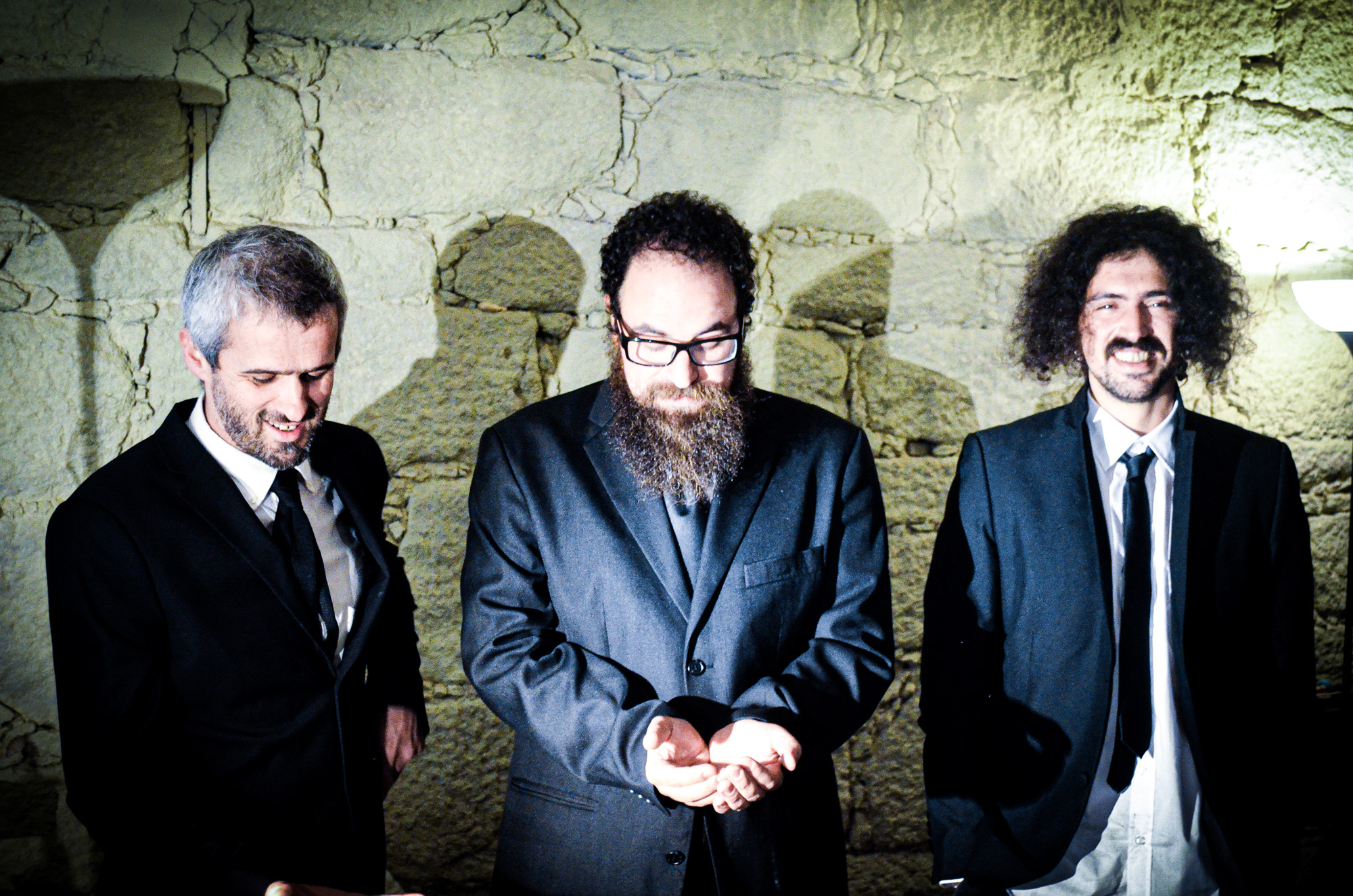 Kinorm, Azevedo e Martelo são três dos quatro elementos de O Bom, o Mau e o Azevedo, banda do Porto que tem novo disco.
